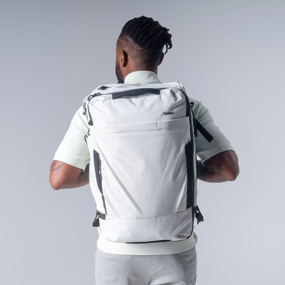 back view of a man wearing arctic white globerider35 on light gray background